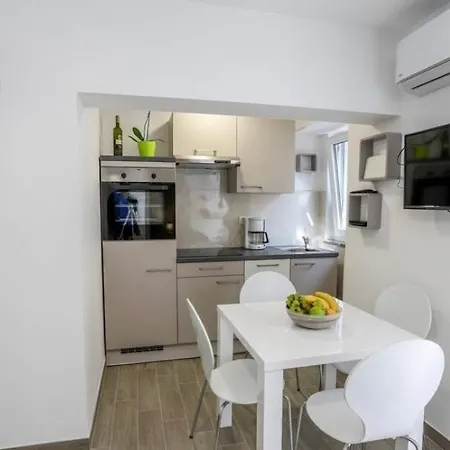 Rose Apartment