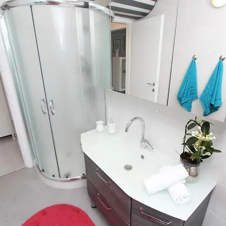 Rose Apartment *